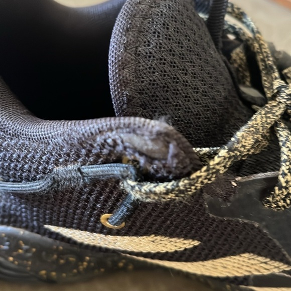 Men’s size 11 adidas basketball sneakers - Picture 6 of 6